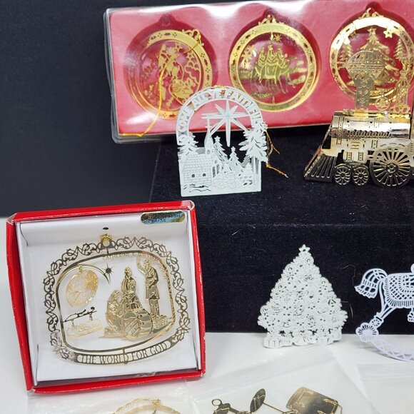 Laser Cut Brass & White Metal Christmas Ornament Wreaths Train Drums VTG QTY 20 - Picture 5 of 11